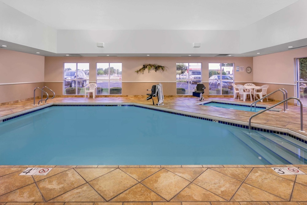 Super 8 By Wyndham Madison South 7/34
