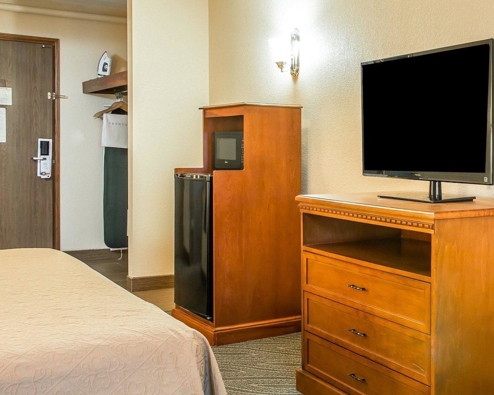 Quality Inn Gaylord MI 9/40
