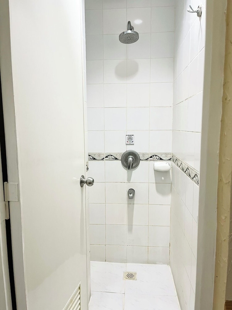 غرفة ديلوكس عائلية بسرير كوين وسريرين منفصلين، Urban Travellers Hotel Ex Shogun Suite Hotel 8/10