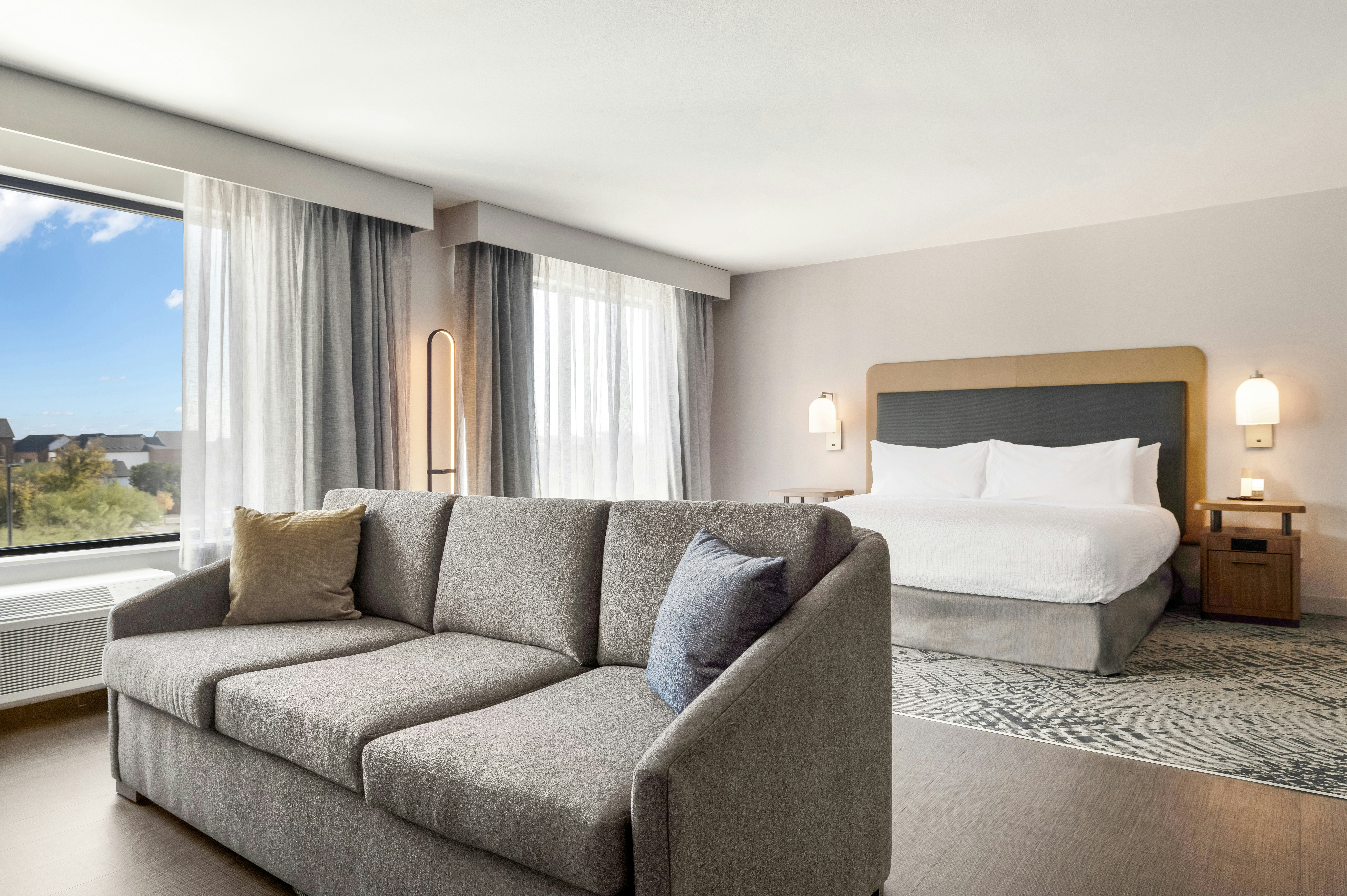 STUDIO, KING BED, ACCESSIBLE