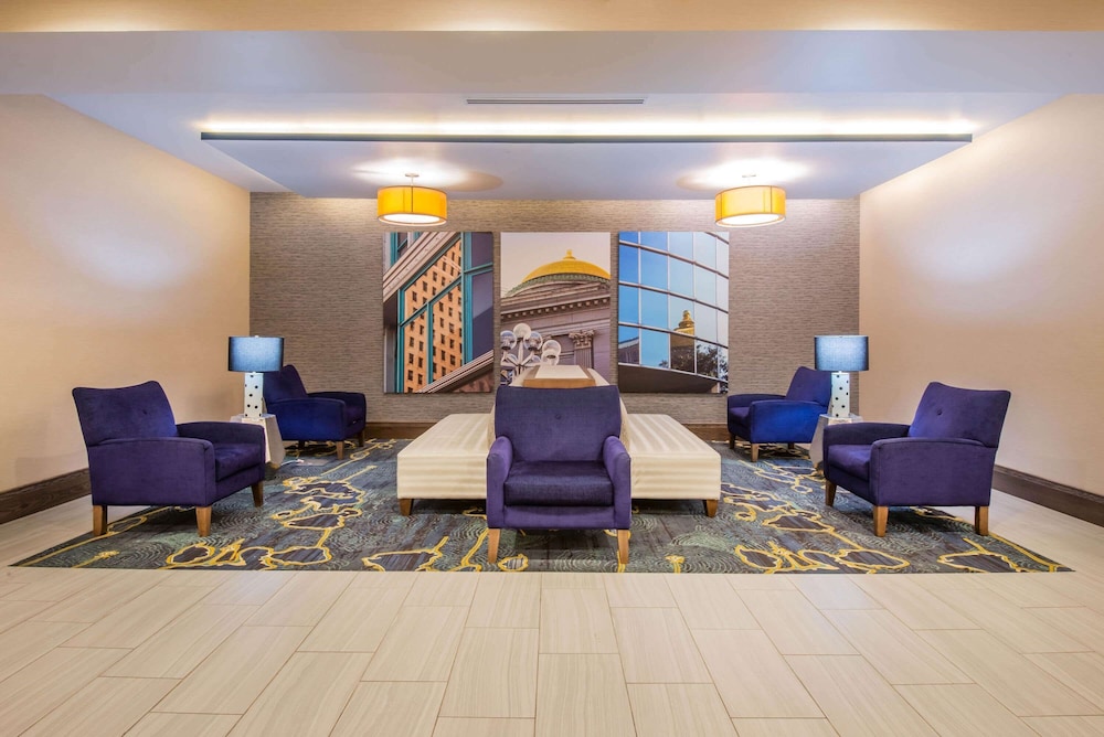 La Quinta Inn Suites By Wyndham Buffalo Amherst 42/50