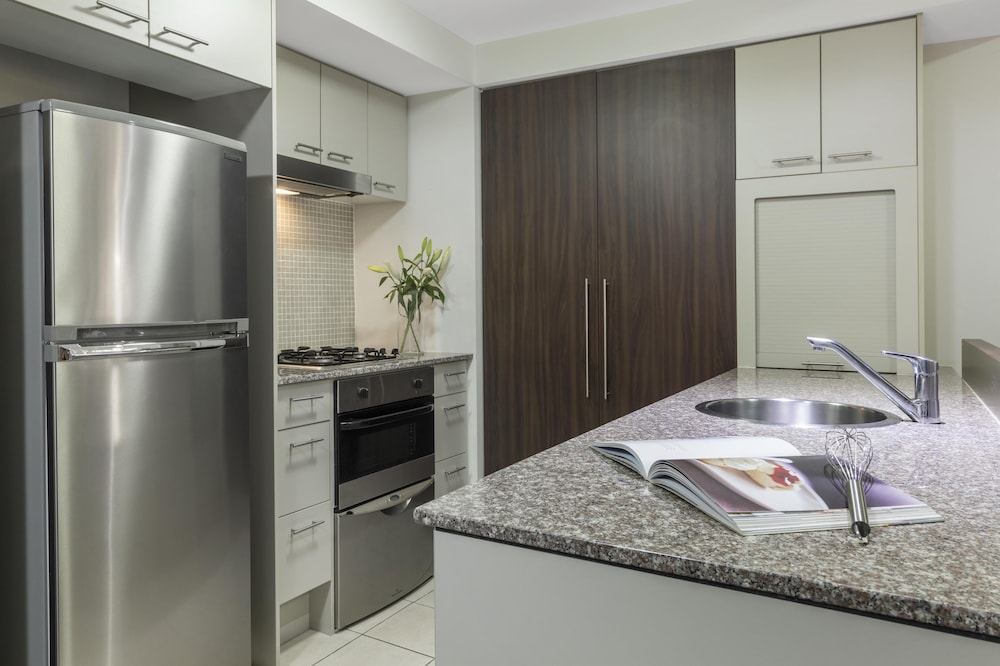 Oaks Brisbane Aurora Suites 61/74