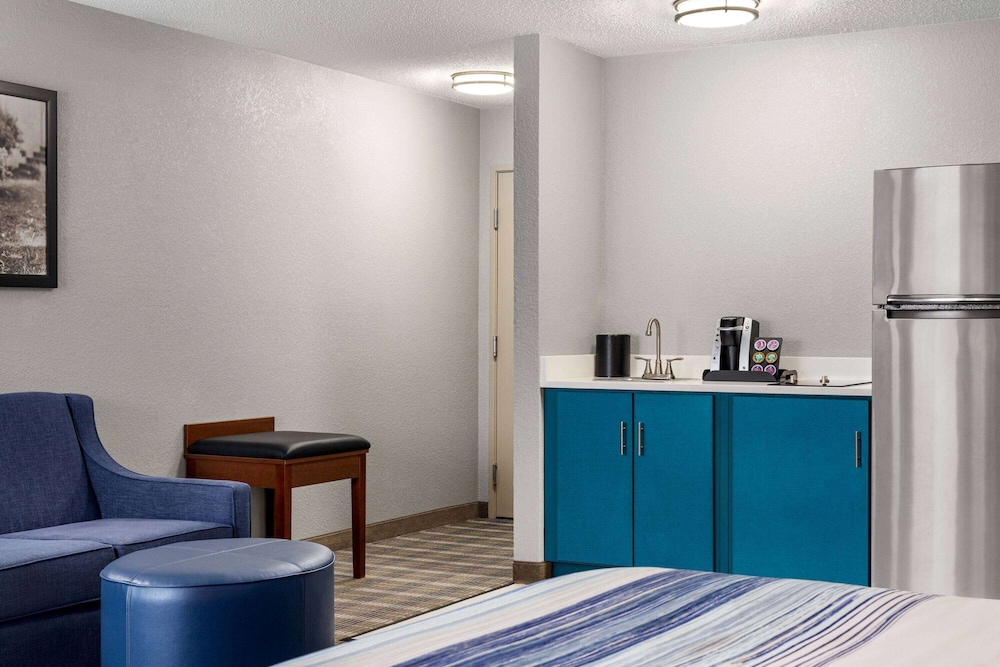 AmericInn by Wyndham Williamsburg 30/50
