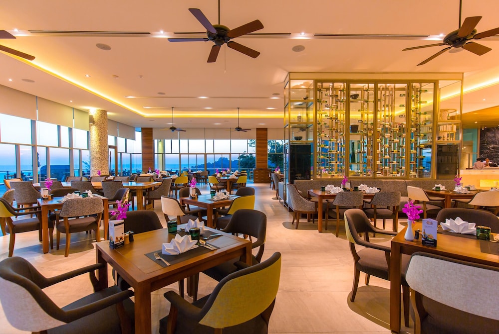 Wyndham Grand Phuket Kalim Bay 66/74