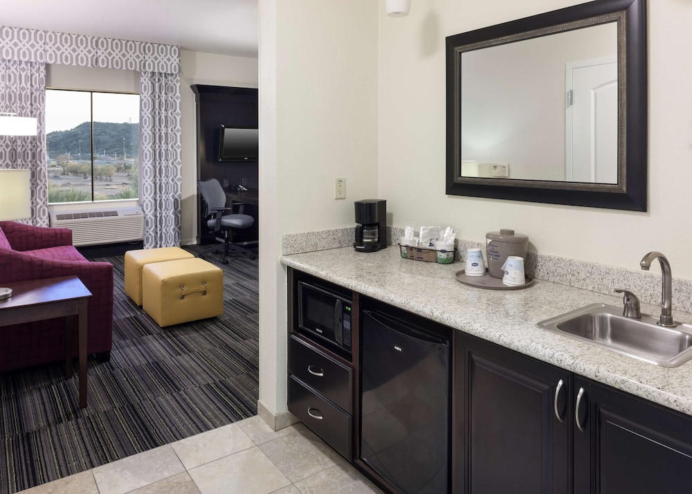 Hampton Inn & Suites Phoenix North/Happy Valley 38/43