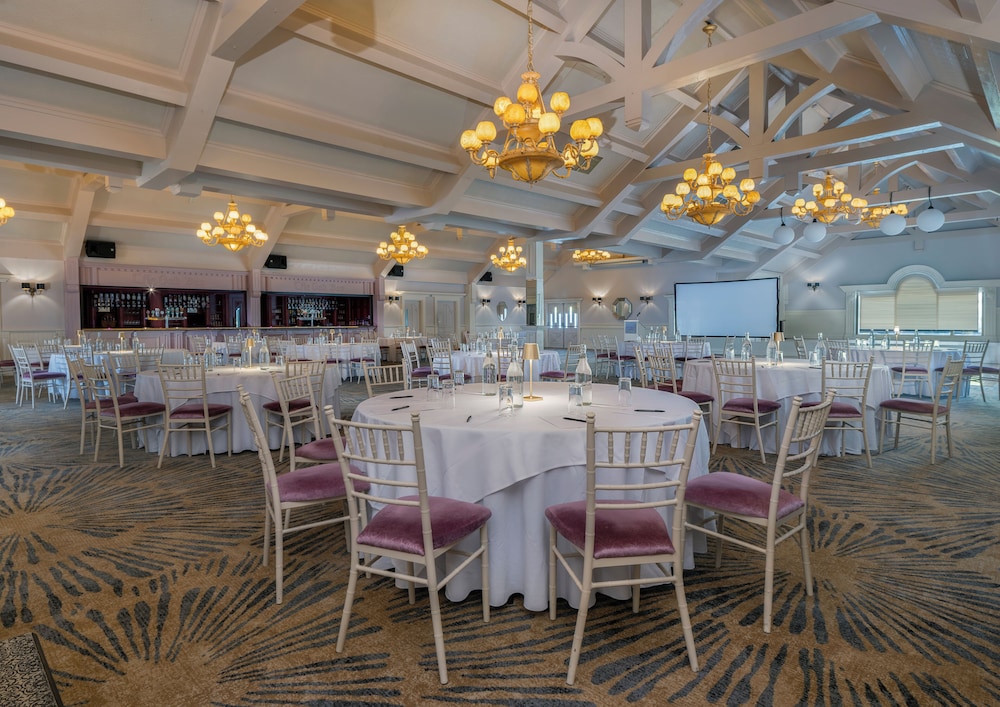Treacys Oakwood Hotel, Shannon 36/55