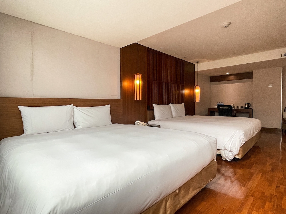 Deluxe, Quadruple, 2 Queen Beds