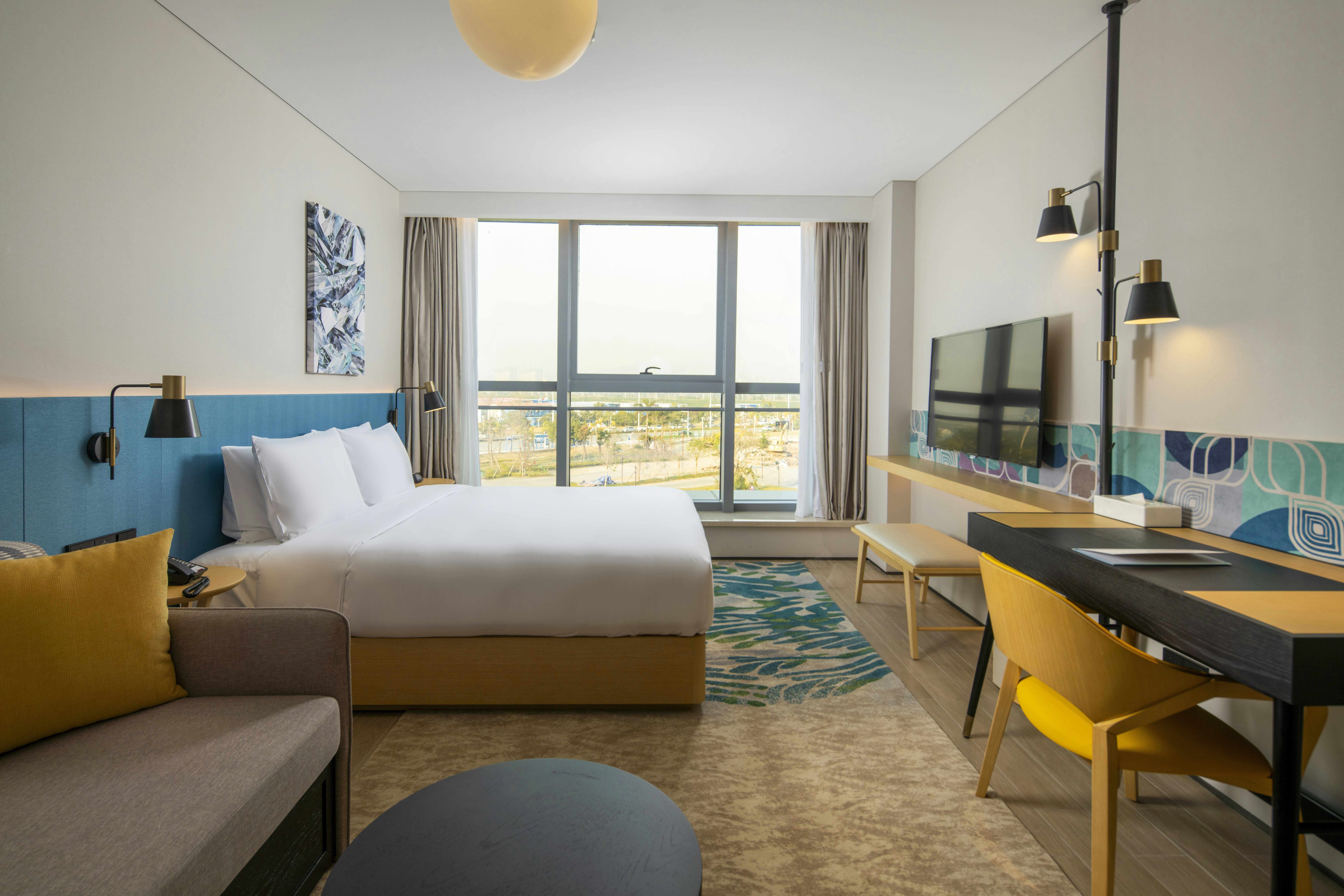GUEST ROOM, KING BED