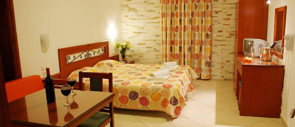 Plaka Hotel II 31/46