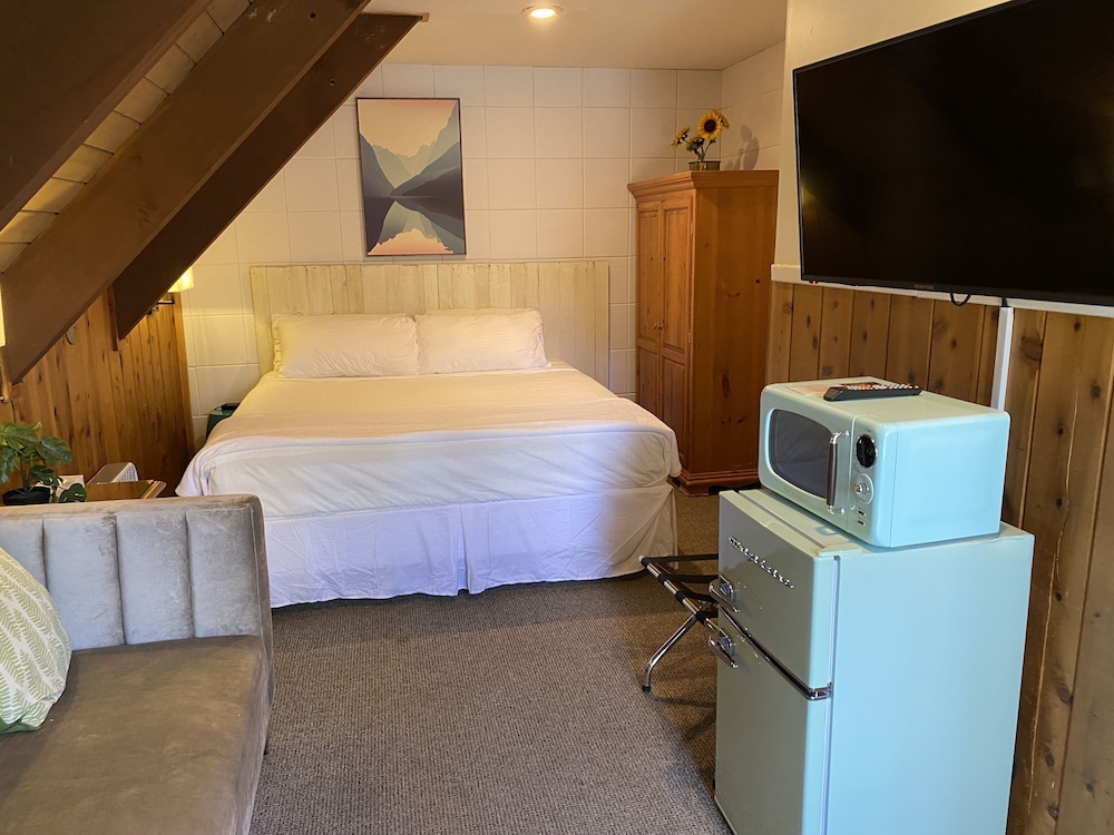 Cinnamon Bear Inn 25/80