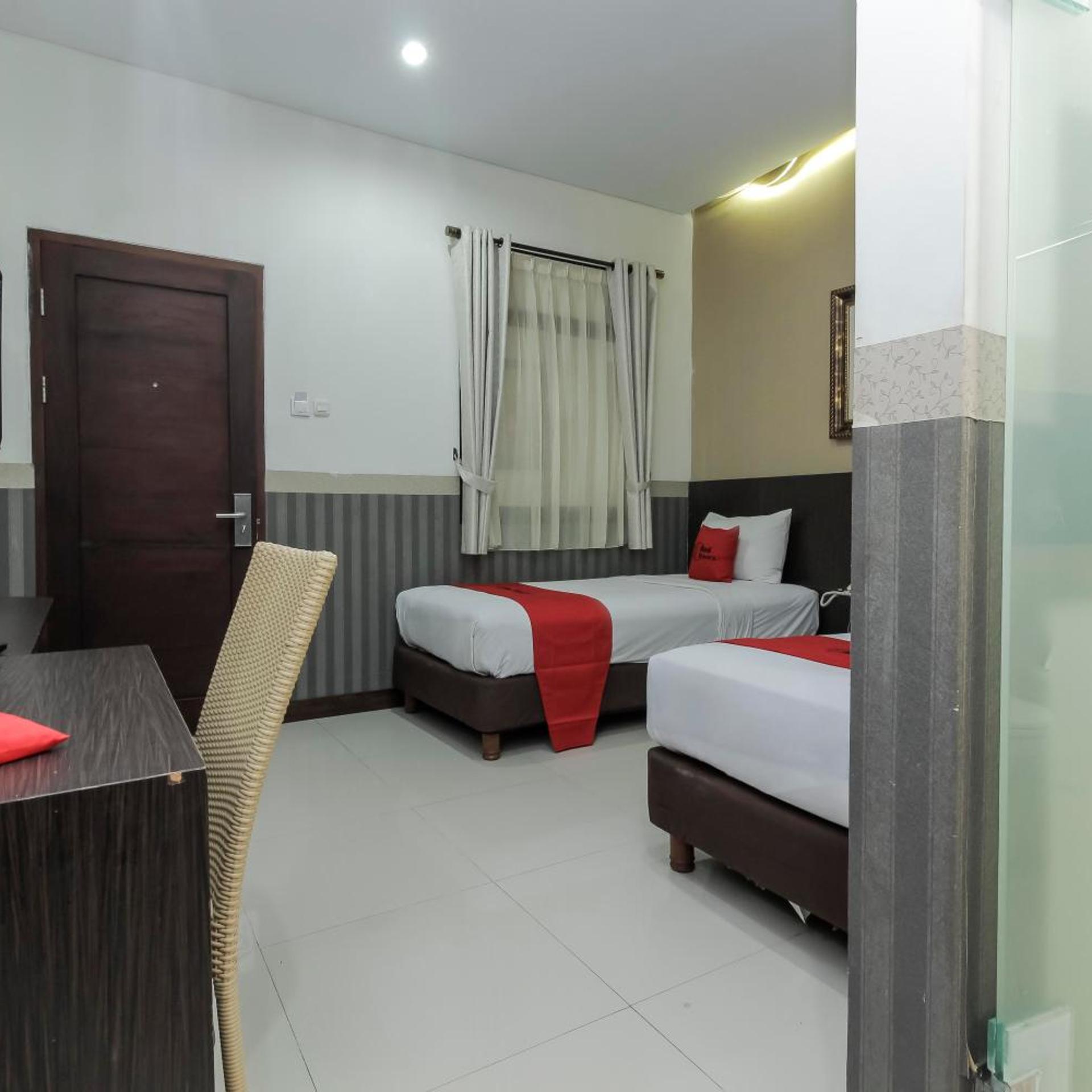 Reddoorz Plus @ Tuparev Cirebon 37/62