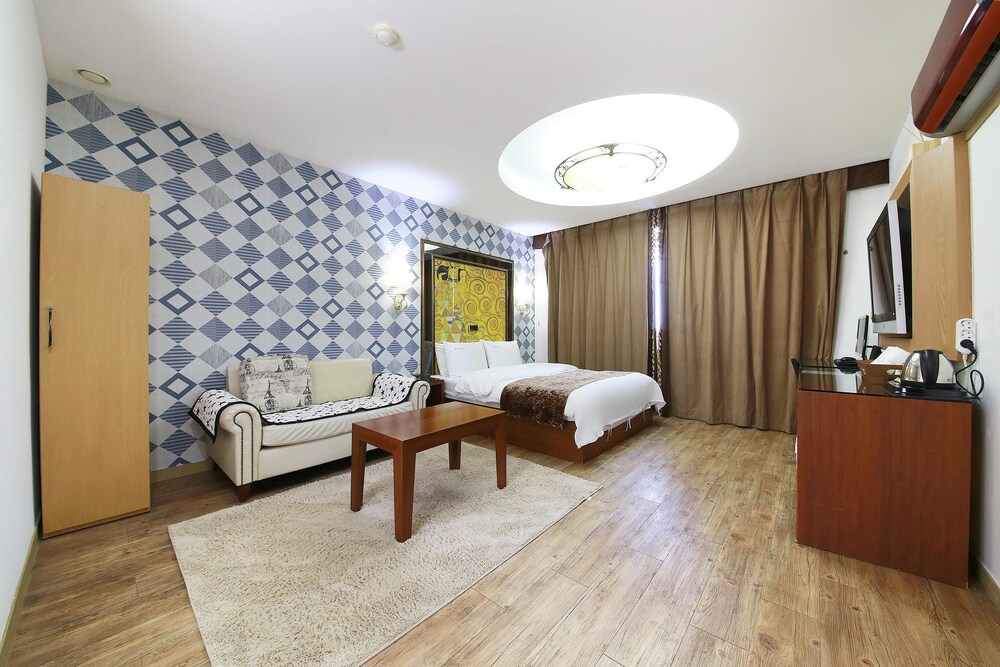 Carlton Hotel 33/62
