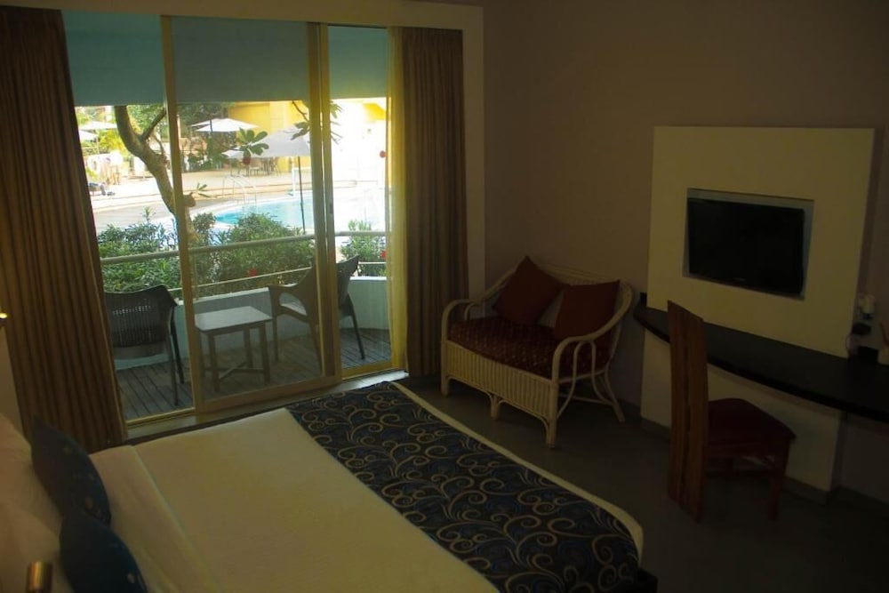 Whispering Palms Beach Resort 35/71