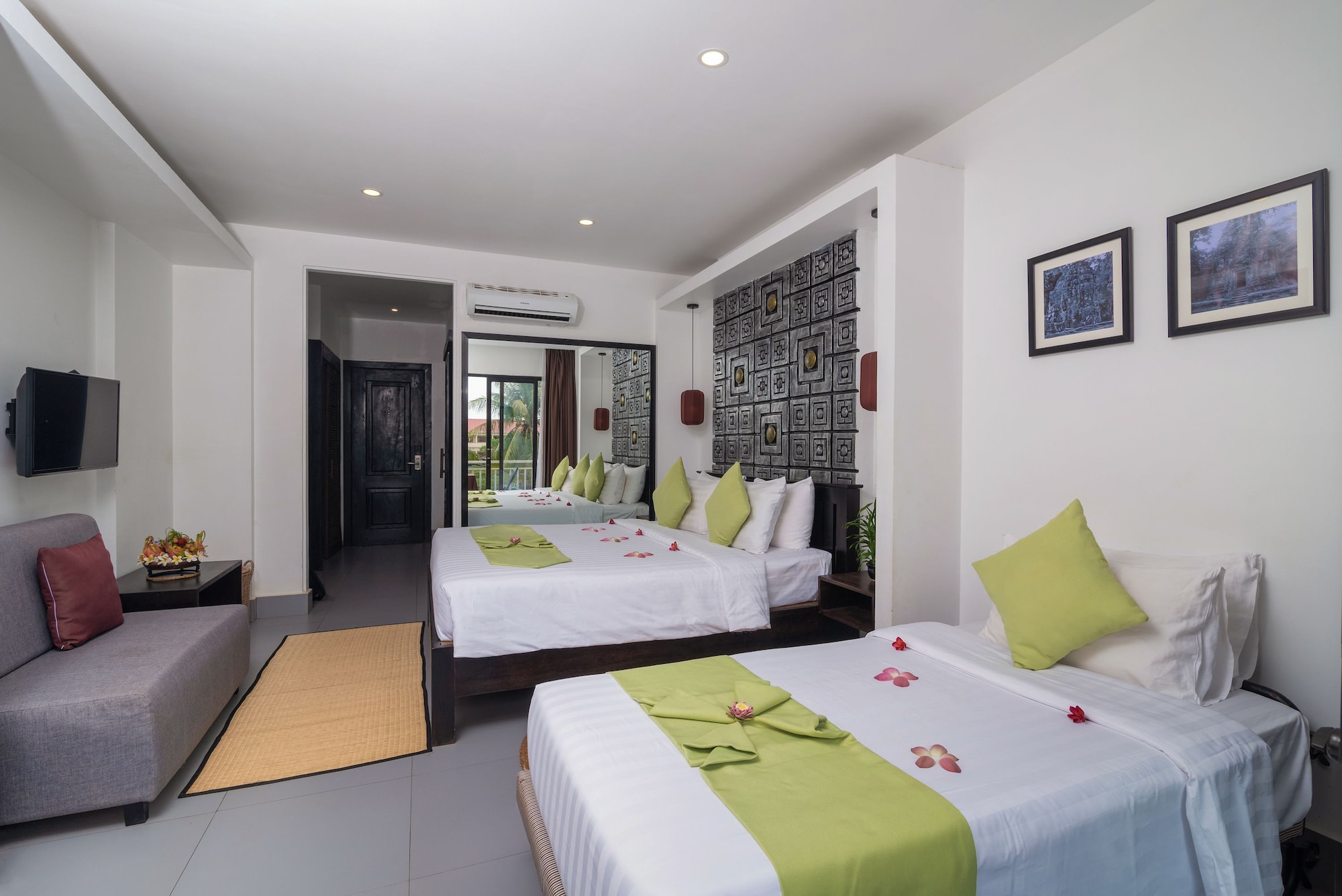 DELUXE, FAMILY, POOL VIEW, BALCONY