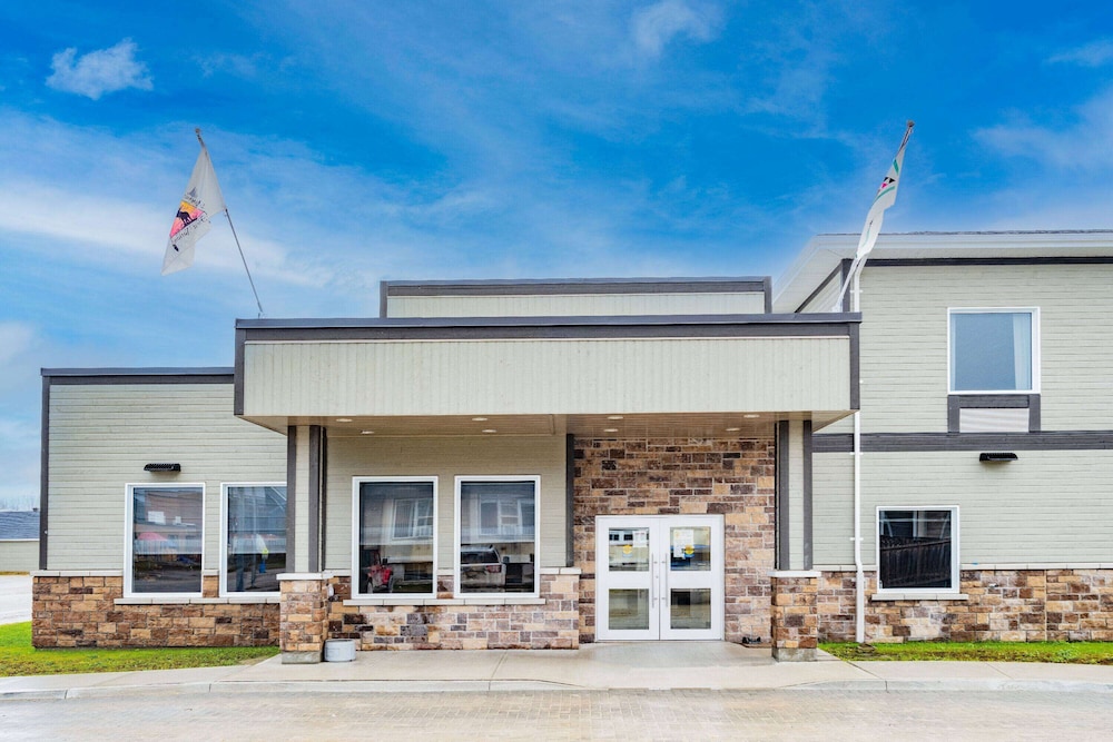 Super 8 by Wyndham Moosonee 2/50