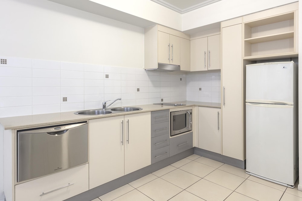 PARK REGIS CITY QUAYS 10/53