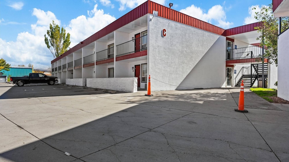 Red Arrow Inn & Suites, a Travelodge by Wyndham 10/22