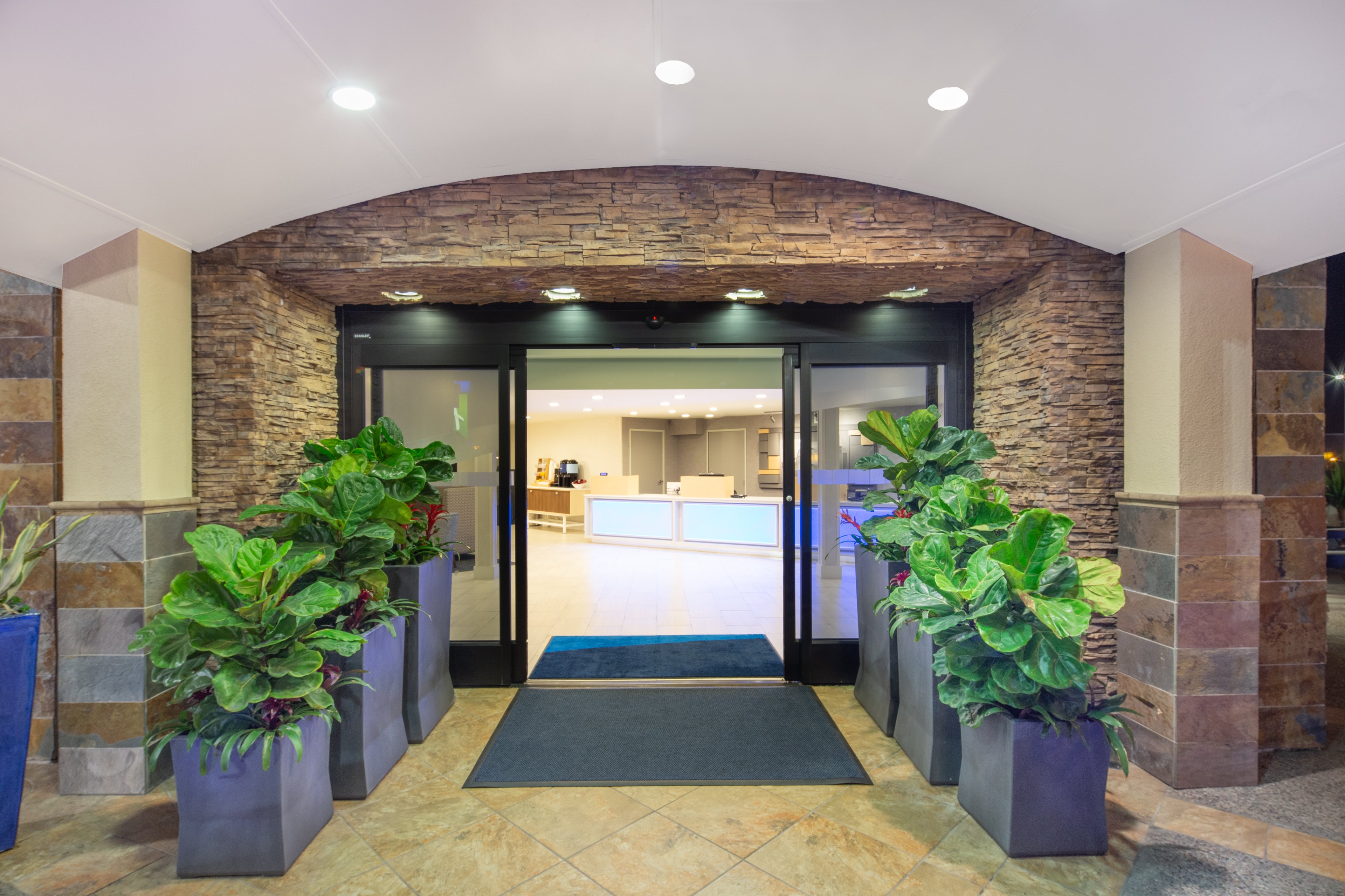 Holiday Inn Express San Diego Airport Old Town 7/25