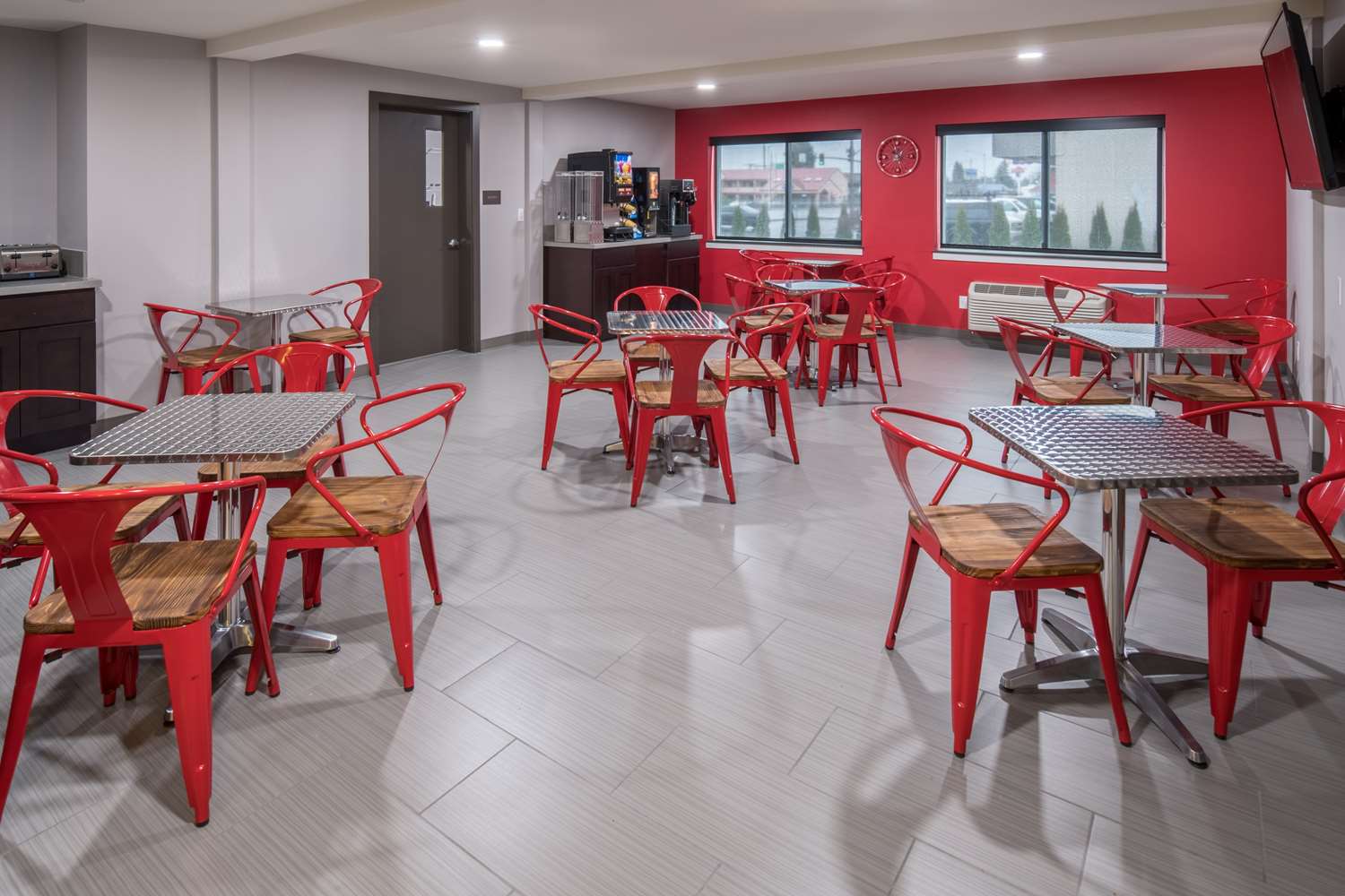 Red Lion Inn & Suites Everett 6/6