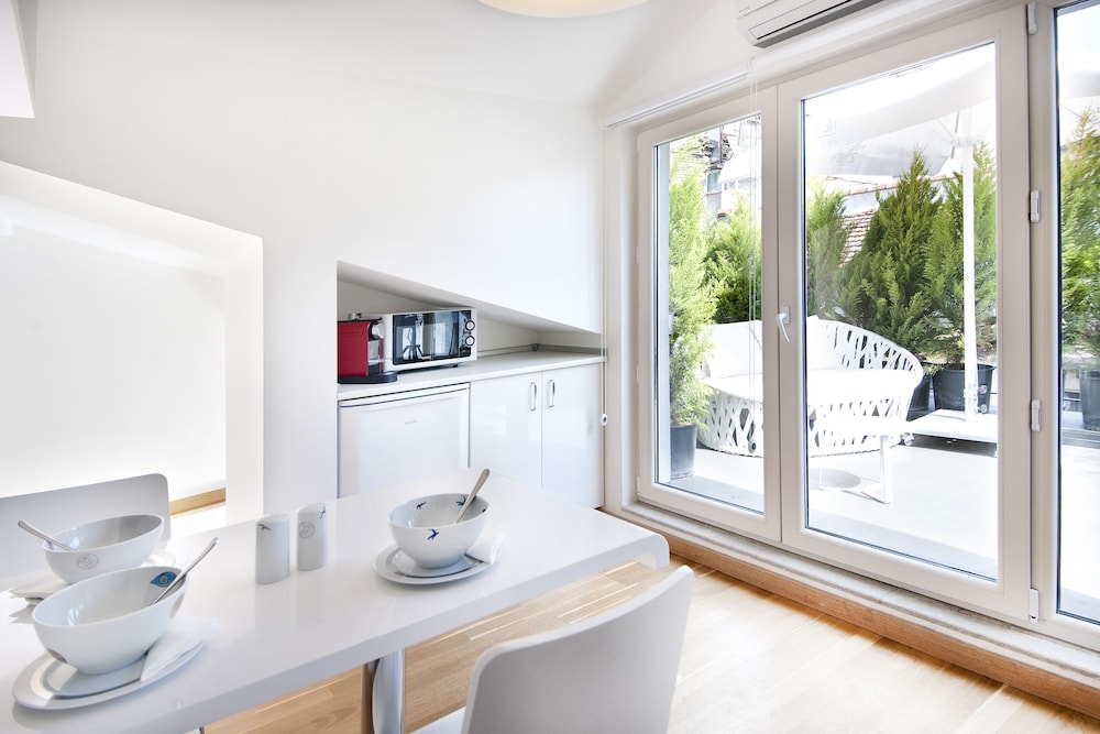 NURU ZIYA SUITES 63/82