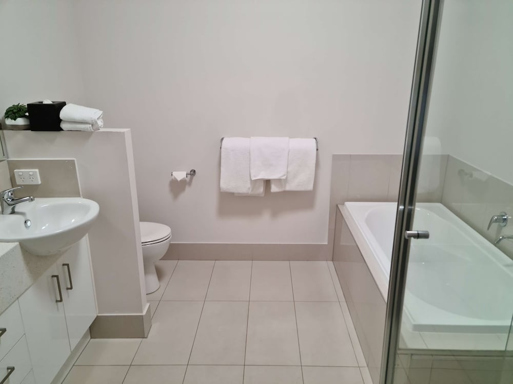 Best Western Plus North Lakes Hotel 11/50