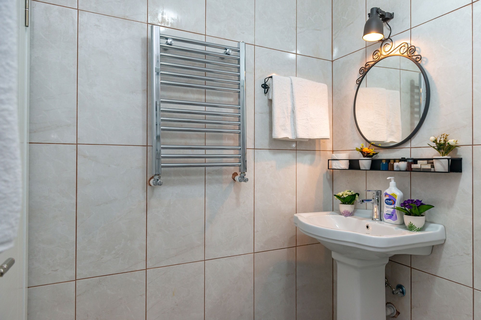 2 Bedrooms, Apartment, 1 Double and 4 Single Beds، Dualis Hotel 9/9