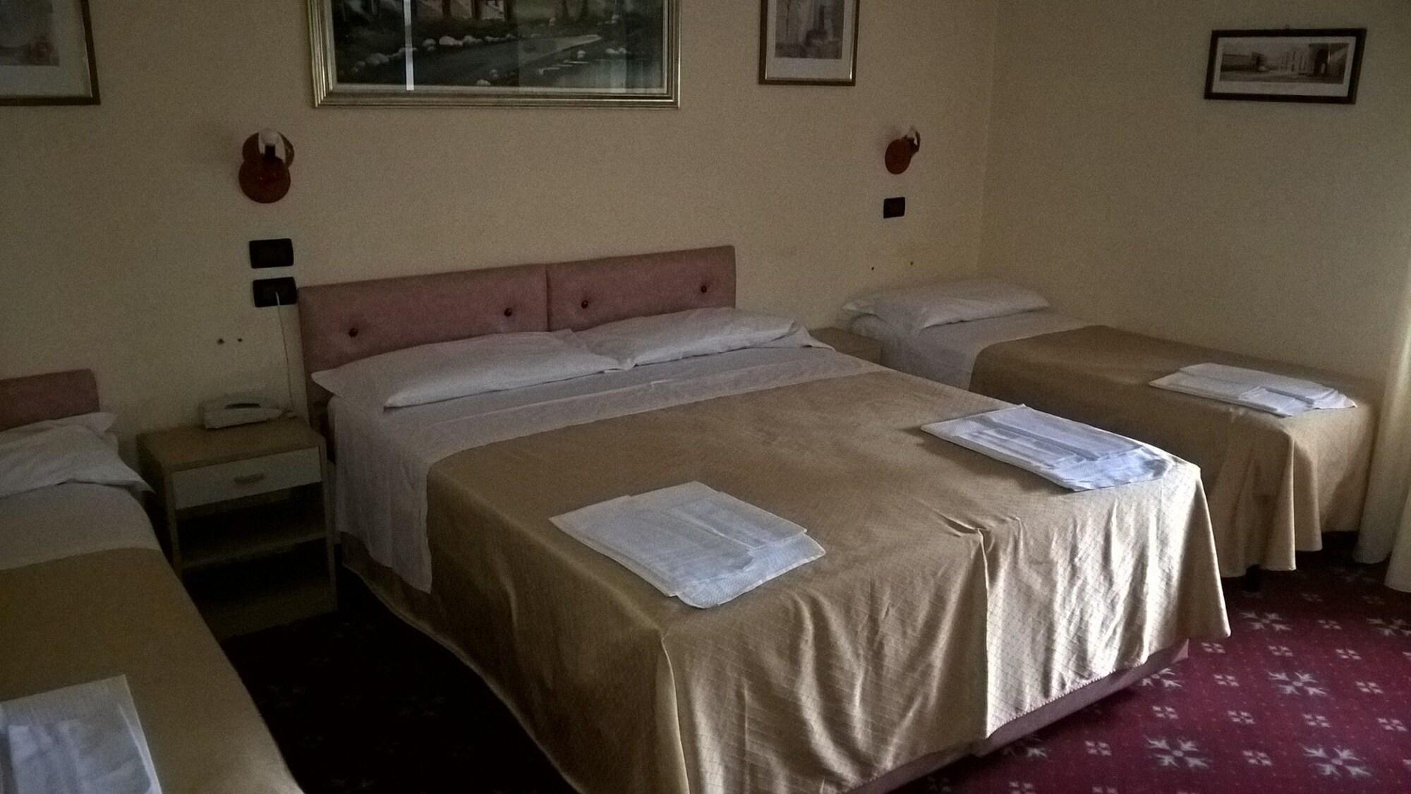 Hotel Parigi 22/44