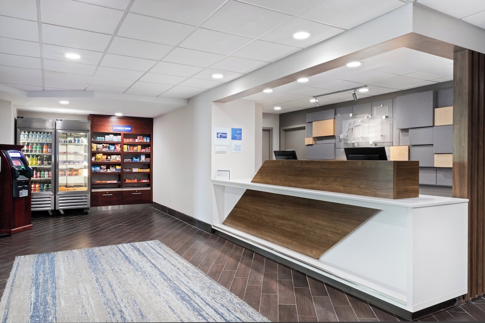 Holiday Inn Express and Suites Cincinnati Riverfront, an IHG Hotel 6/64