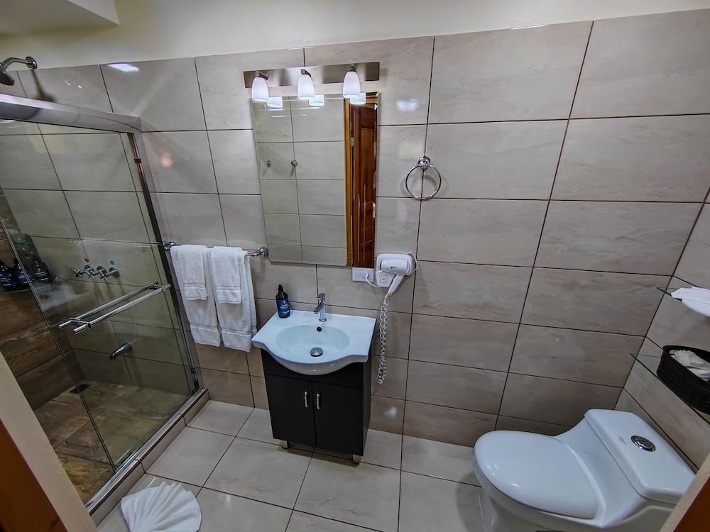 Monteverde Rustic Lodge 50/50