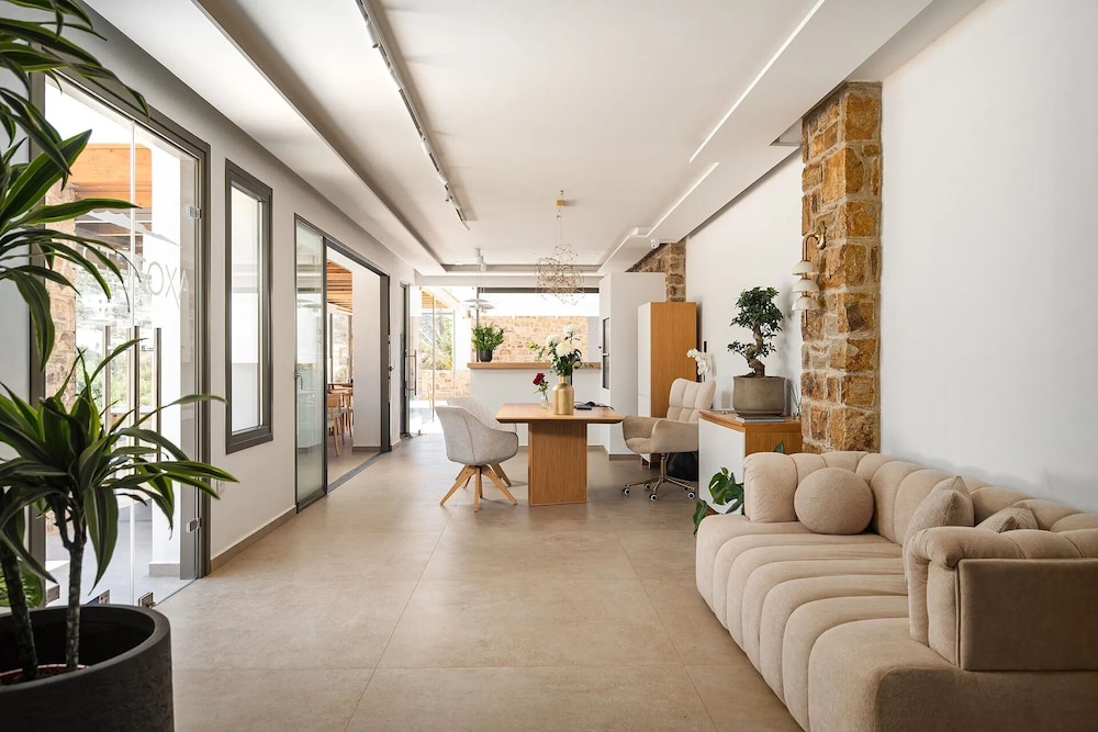 Axopetra Boutique Hotel 109/124