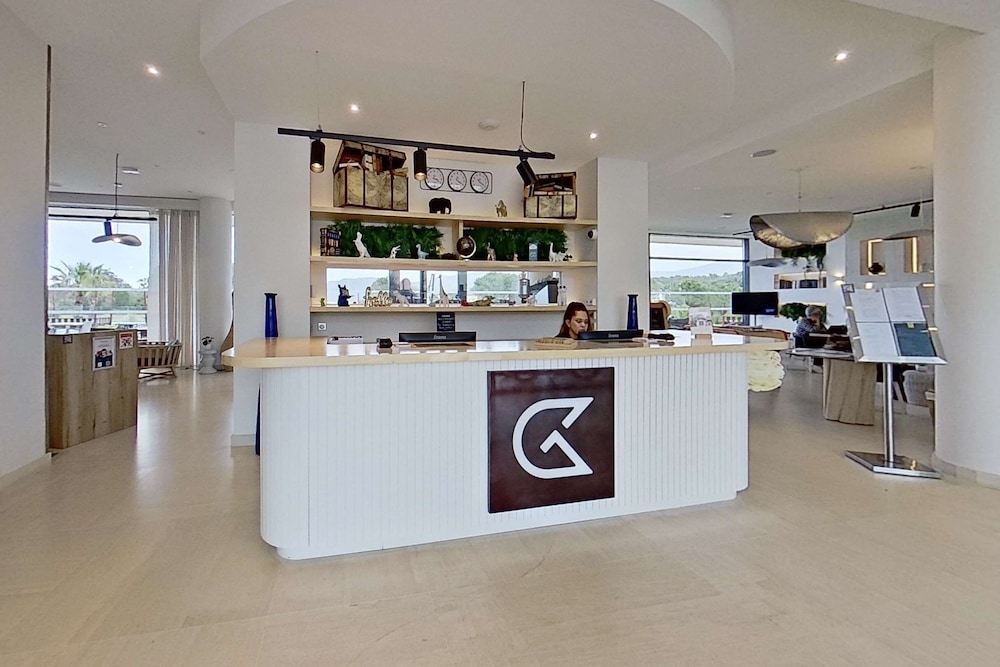 Golden Tulip Porto Vecchio 8/81
