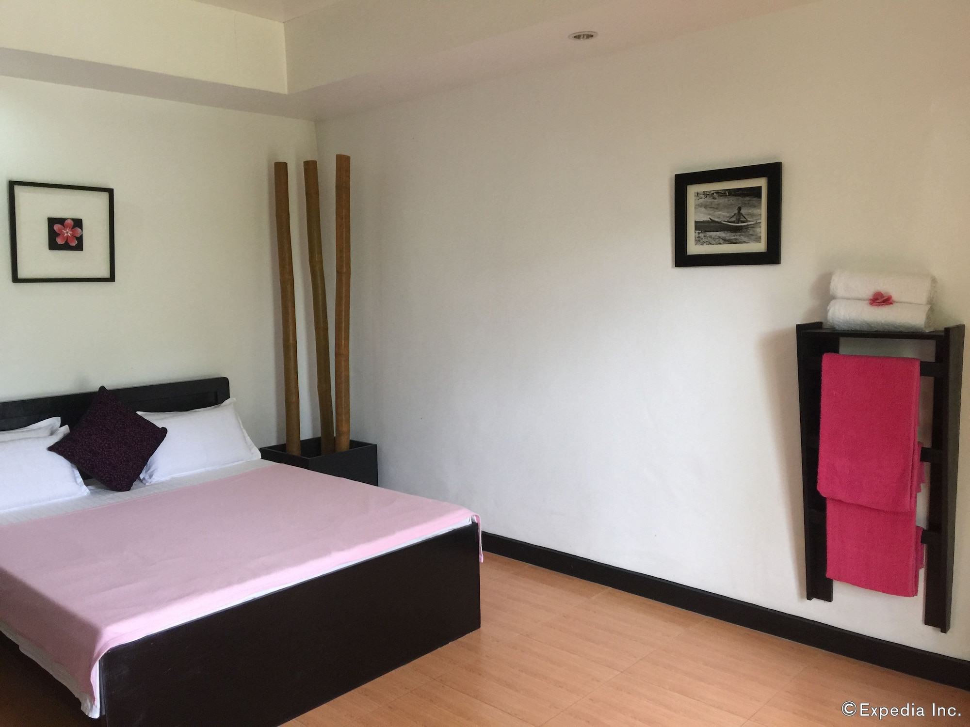 DELUXE, DOUBLE BED