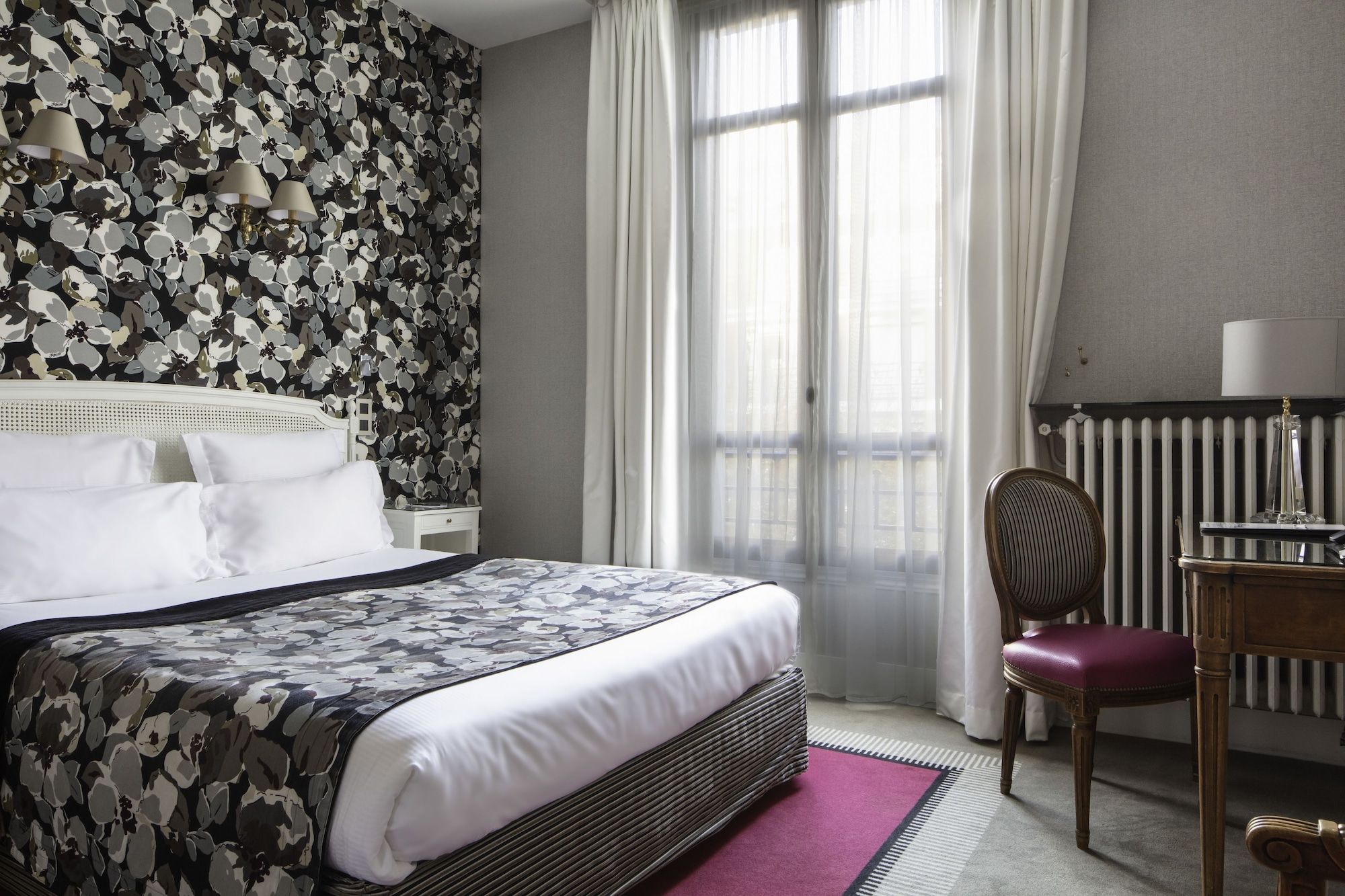 ROOM, DOUBLE BED