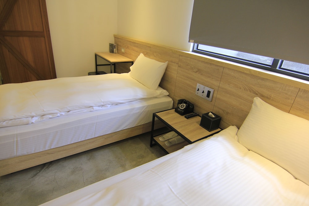 CHASE WALKER HOTEL 24/70