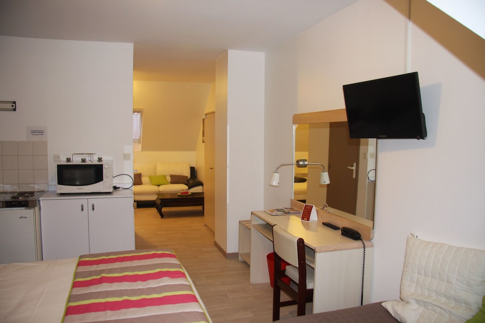 Brit Hotel Cherbourg Octeville 33/43