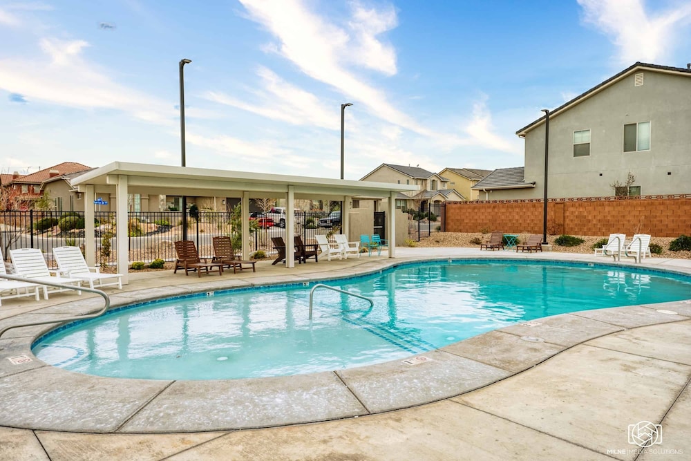 Hyatt Home by RedAwning 4/34