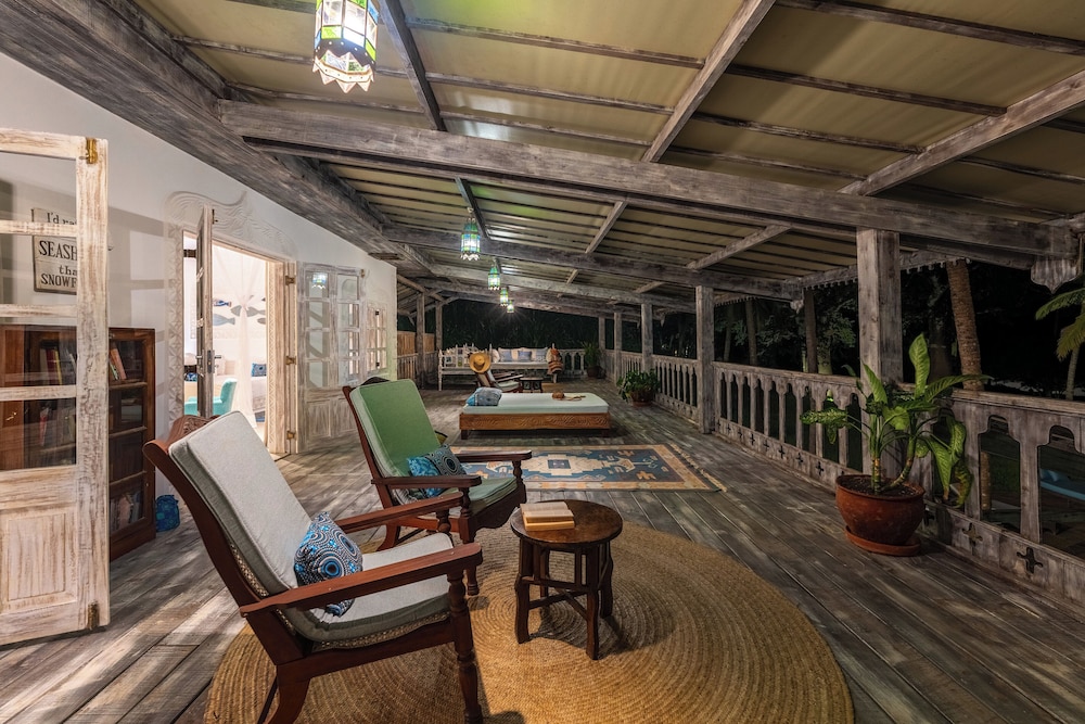 Nomad Beach Resort 45/76