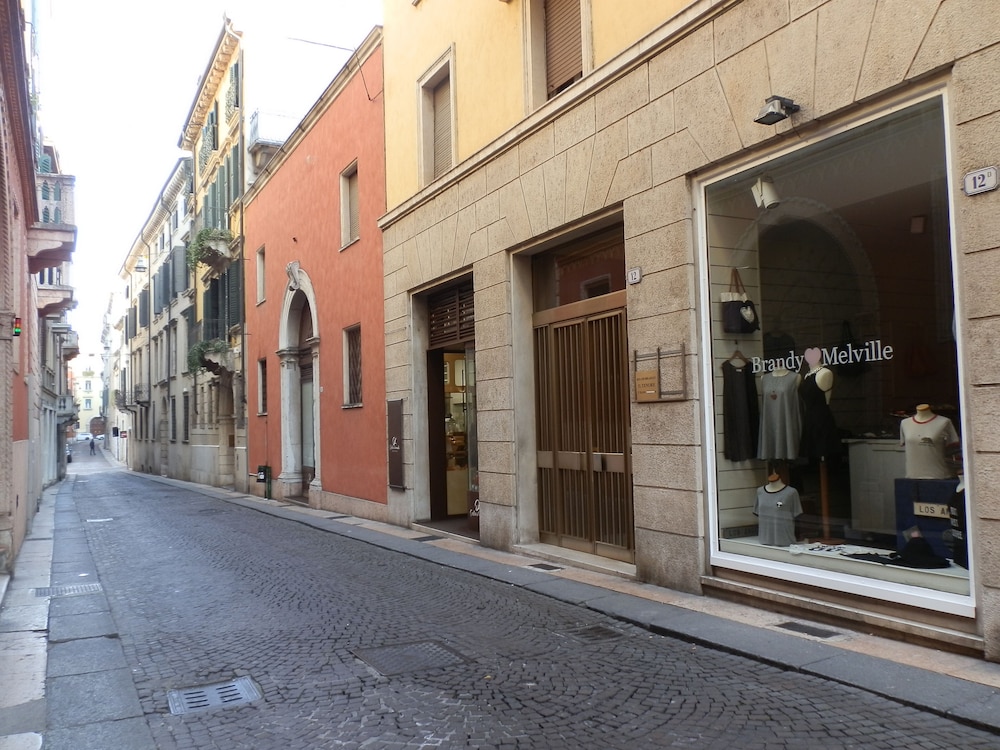Verona Journeys 40/50