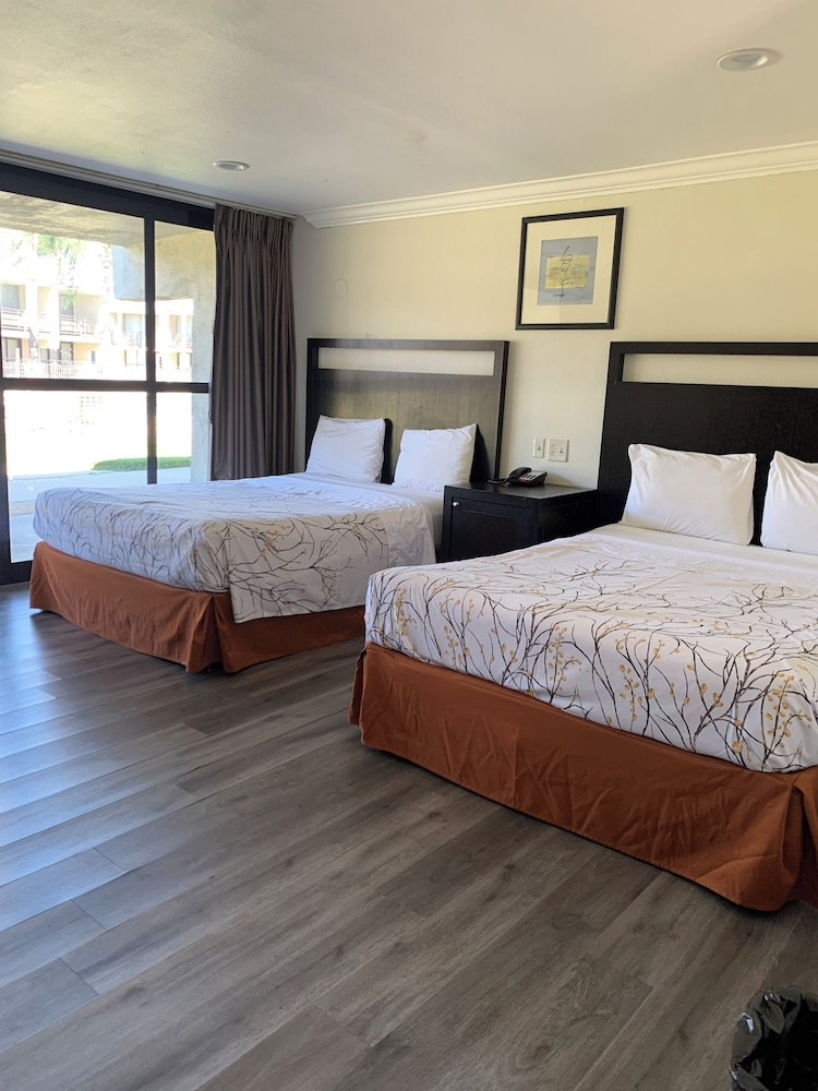 Valley Inn 25/59