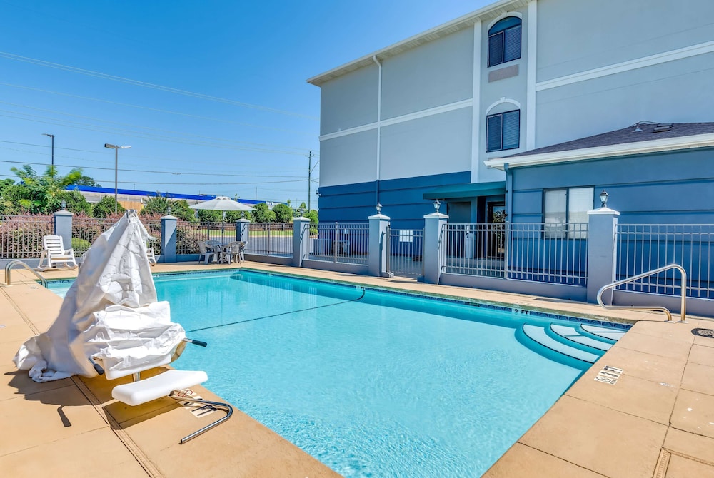 Days Inn & Suites by Wyndham Prattville-Montgomery 25/39