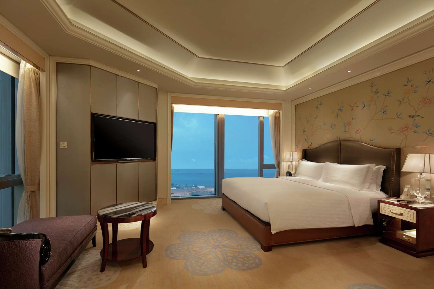 Harbor, Supreme, Suite, King Bed, Lounge Access