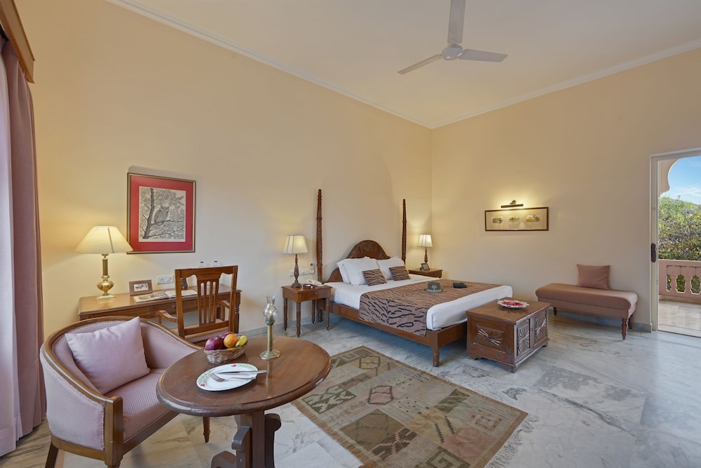 Hotel Dev Vilas 34/72