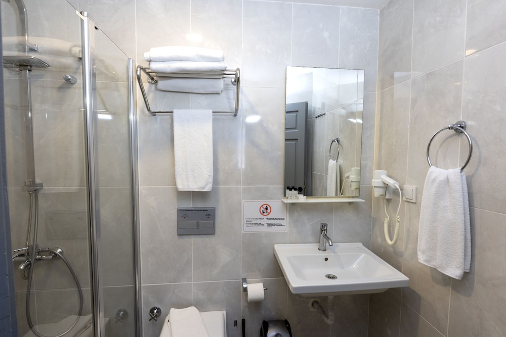 Comfort Suites 48/48