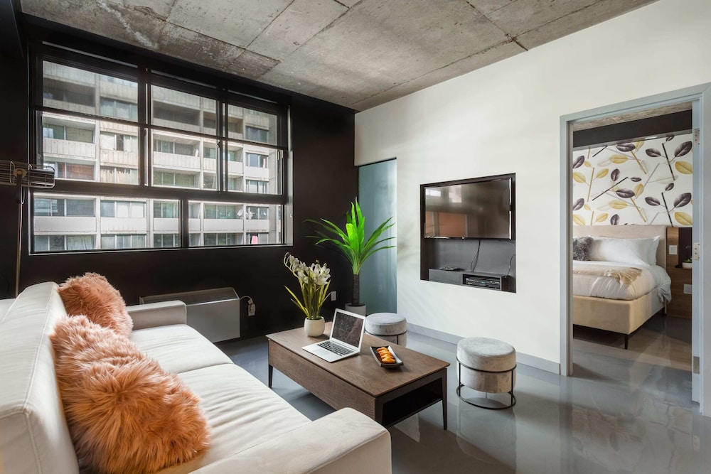 Pierce Boutique Apartments 49/73