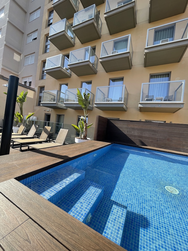 Arya Stadium Hotel 3/68