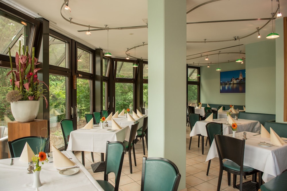 Atrium im Park Hotel Regensburg 32/50