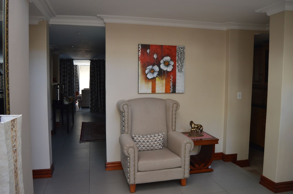Airport Gardens Boutique Hotel 47/68