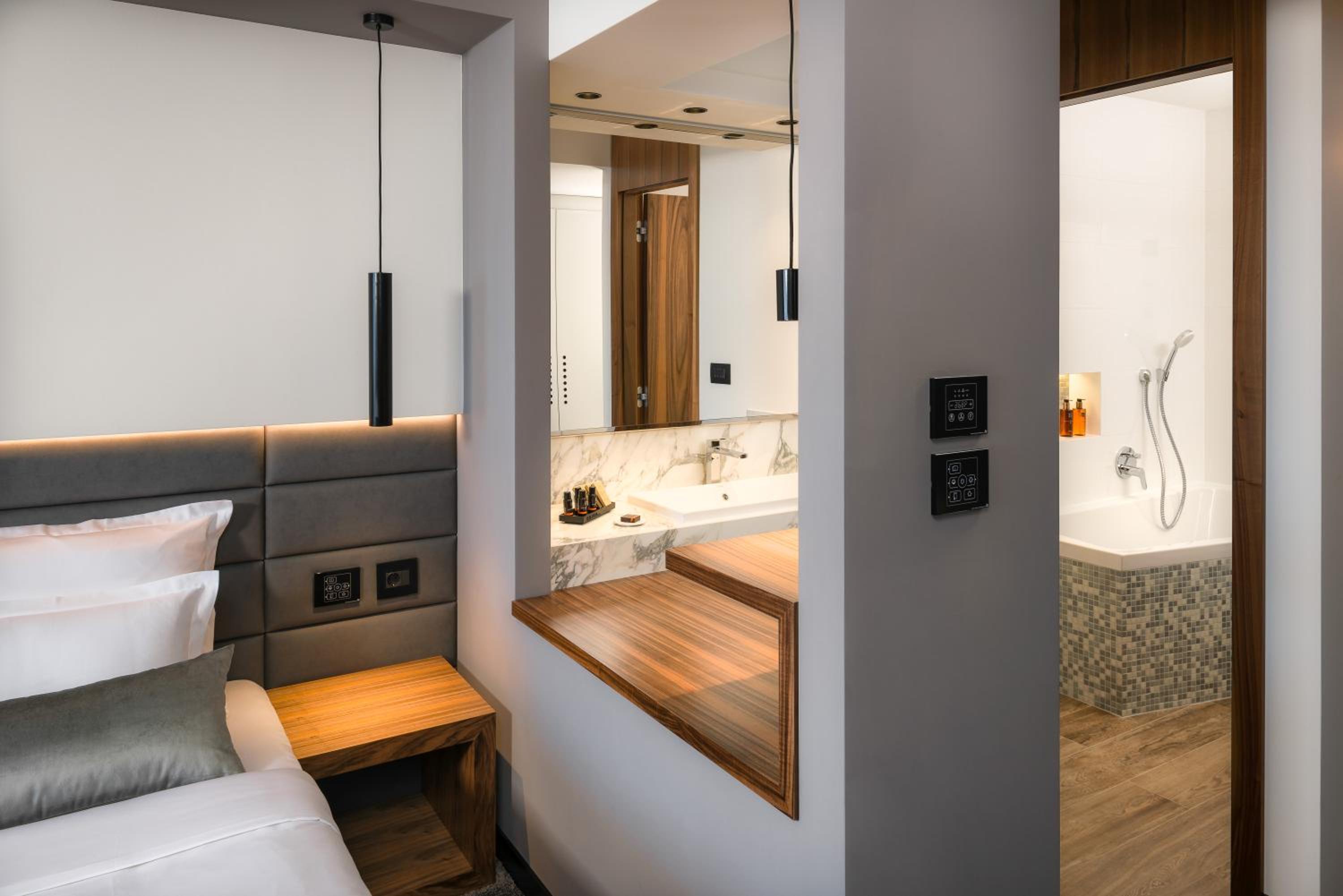 Deluxe, Double Bed, Lateral Side Sea View، Hotel Ani - Adults Only 4/5