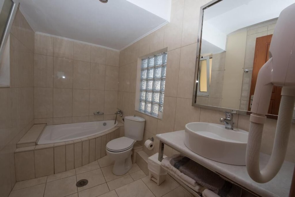 DUPLEX, MULTIPLE BEDROOMS, LUXURY, PARTIAL OCEAN VIEW
