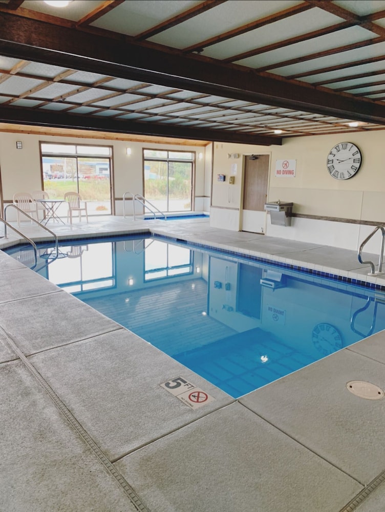 Super 8 by Wyndham Watertown WI 32/49